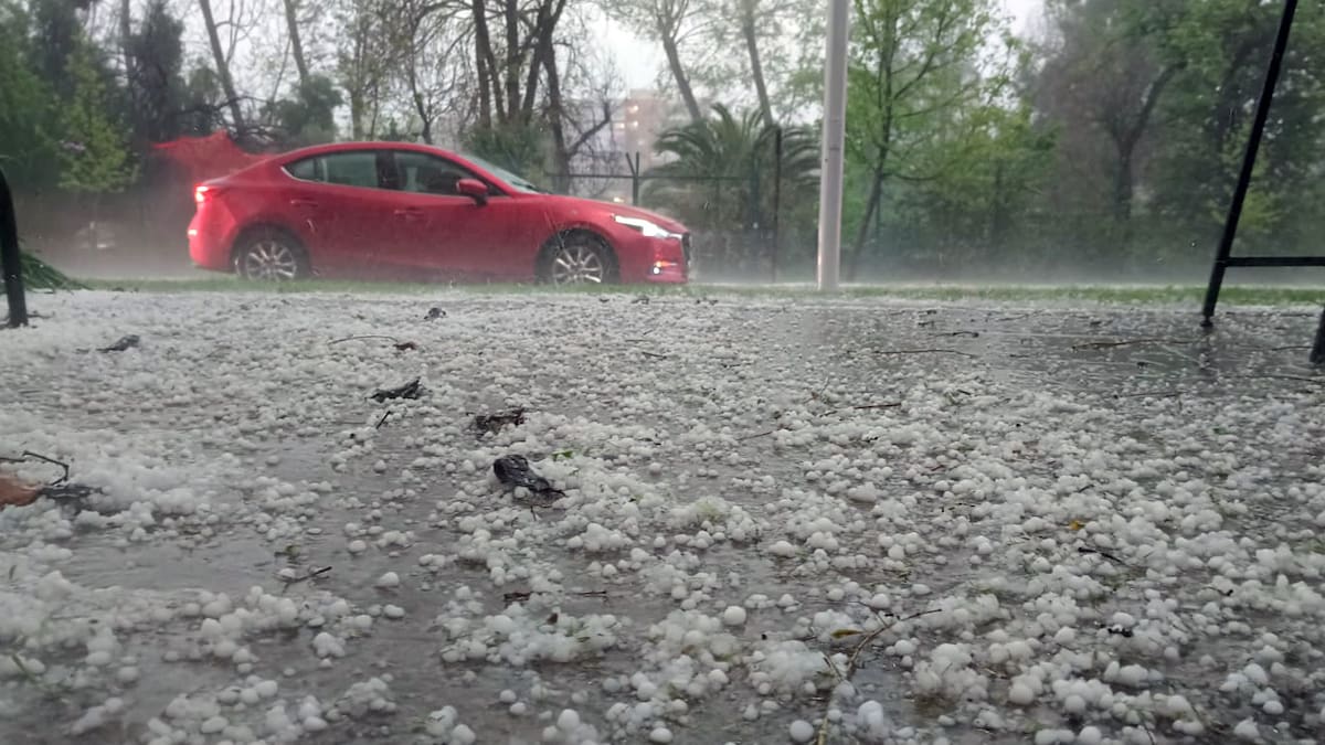 Caída de granizo en Santiago, en vivo: reacciones, cortes de luz, activación de quebradas, pronóstico de lluvia y últimas noticias
