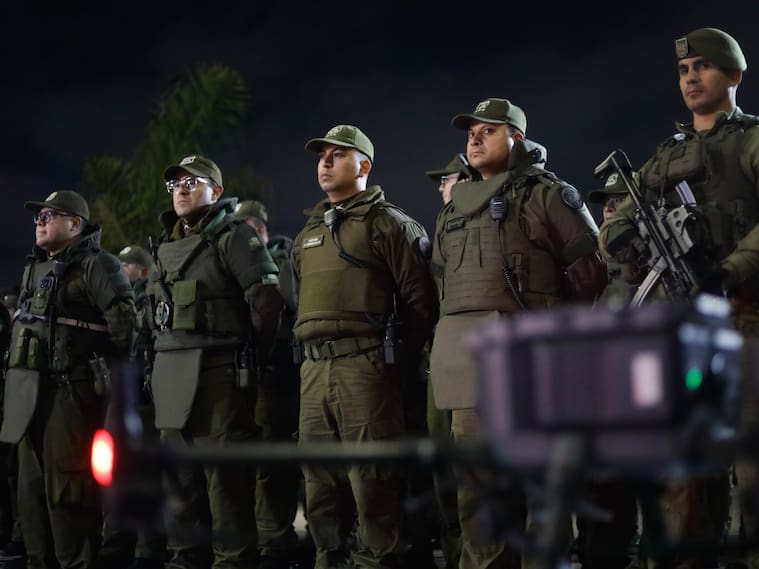 07 DE AGOSTO 2026 / MACUL
175 Efectivos policiales de distintos departamentos de Carabineros de Chile y de Policia de Investigaciones son reunidos en la explanada del espacio Macul en preparacion para realizar un mega operativo en el marco de un despliegue nacional.
FOTO: LUKAS SOLIS / AGENCIAUNO