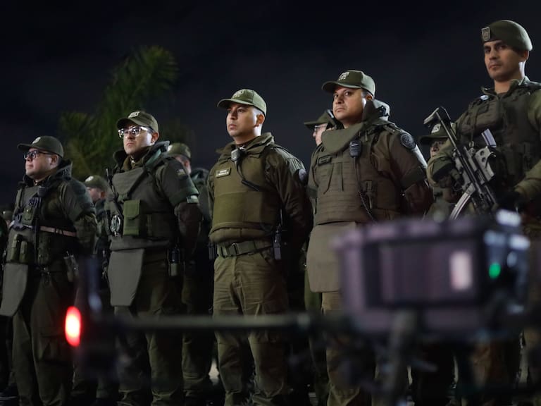 07 DE AGOSTO 2026 / MACUL
175 Efectivos policiales de distintos departamentos de Carabineros de Chile y de Policia de Investigaciones son reunidos en la explanada del espacio Macul en preparacion para realizar un mega operativo en el marco de un despliegue nacional.
FOTO: LUKAS SOLIS / AGENCIAUNO