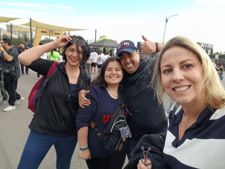 Superó un cáncer, es hija de chileno, salió por primera vez de Estados Unidos y conoció por primera vez el Monumental