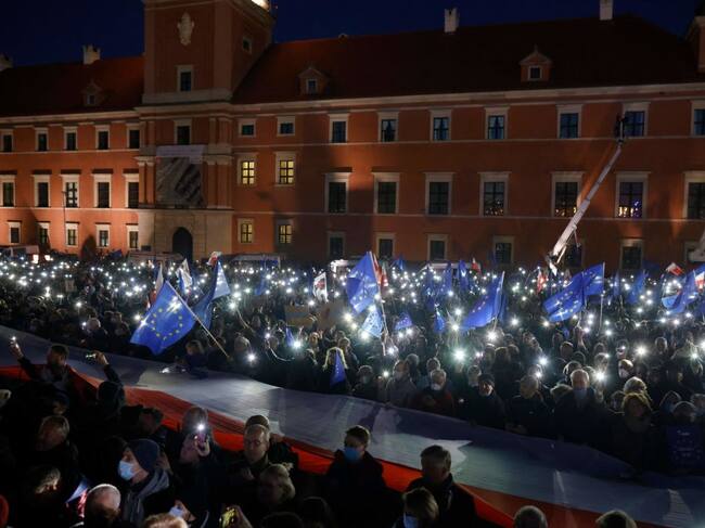Protesta en contra de los intentos oficialistas de que Polonia salga de la UE