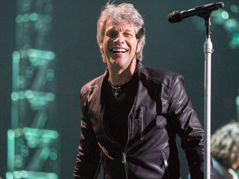 Bon Jovi dio positivo por covid-19 justo antes de subir al escenario