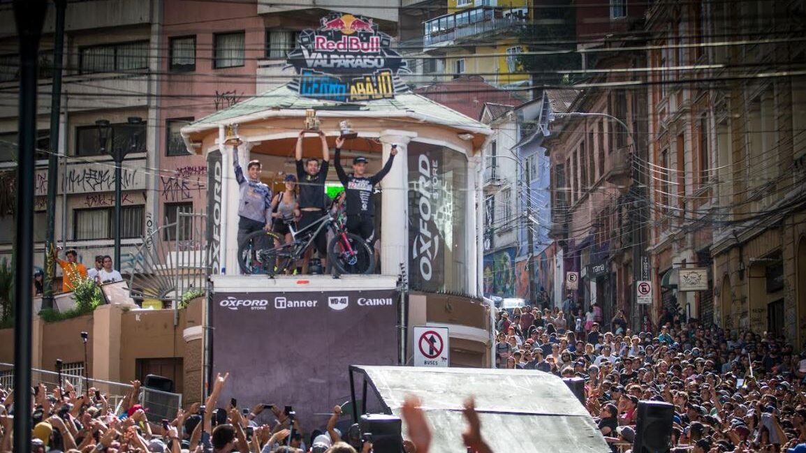 Luego de 3 años, vuelve Valparaíso Cerro Abajo, una de las carreras más extremas de descenso urbano en Latinoamérica
