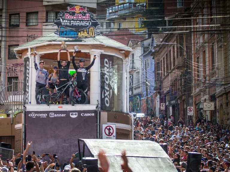 Luego de 3 años, vuelve Valparaíso Cerro Abajo, una de las carreras más extremas de descenso urbano en Latinoamérica