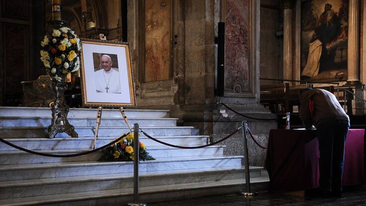 Muerte del papa Francisco: celebran misa en la Catedral de Santiago y abren libro virtual de condolencias