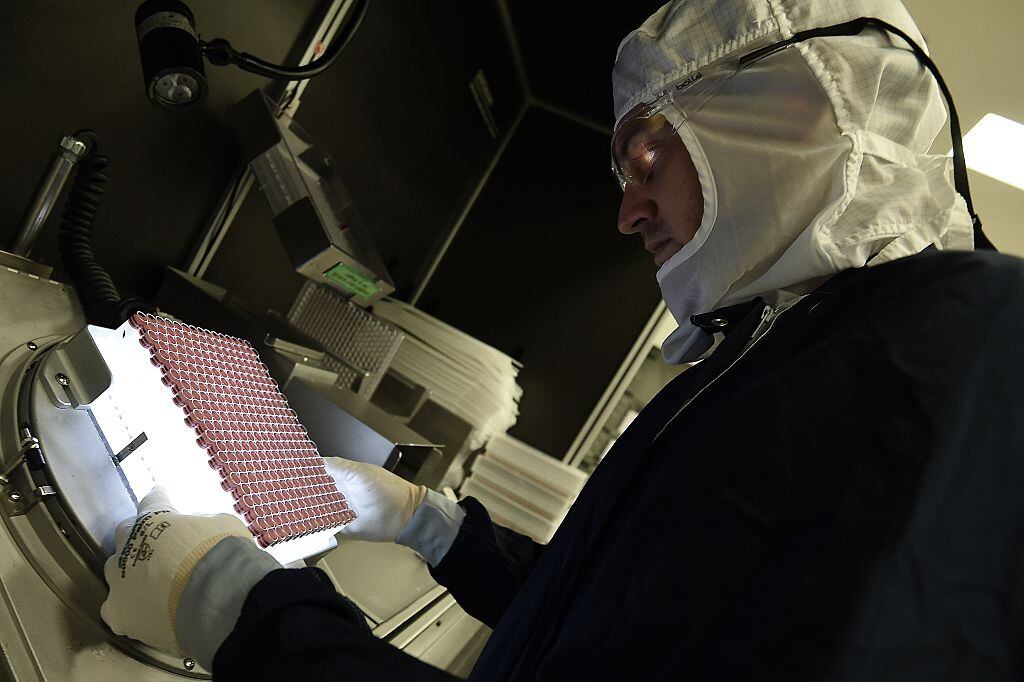 Trabajador desarrolla dosis en la empresa Eli Lilly