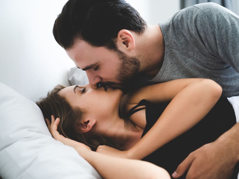 Qué es el hotwifing: la extraña y polémica práctica sexual que algunos vinculan con matrimonios más fuertes