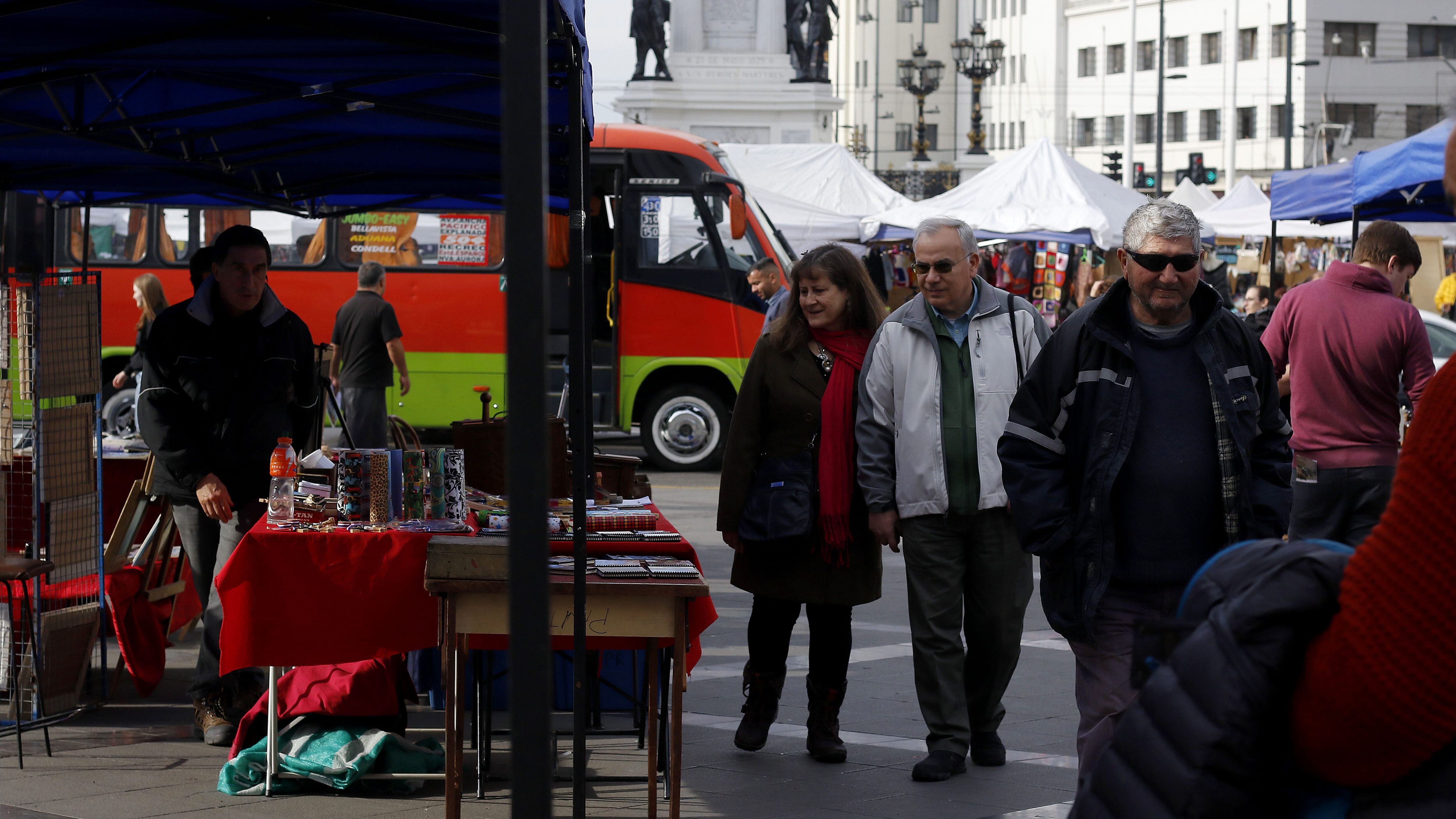 20 DE JULIO DE 2019/VALPARAISO
Turistas pasean por la Plaza Sotomayor de Valparaíso en medio de las vacaciones de invierno.
FOTO: LEONARDO RUBILAR CHANDIA/AGENCIAUNO