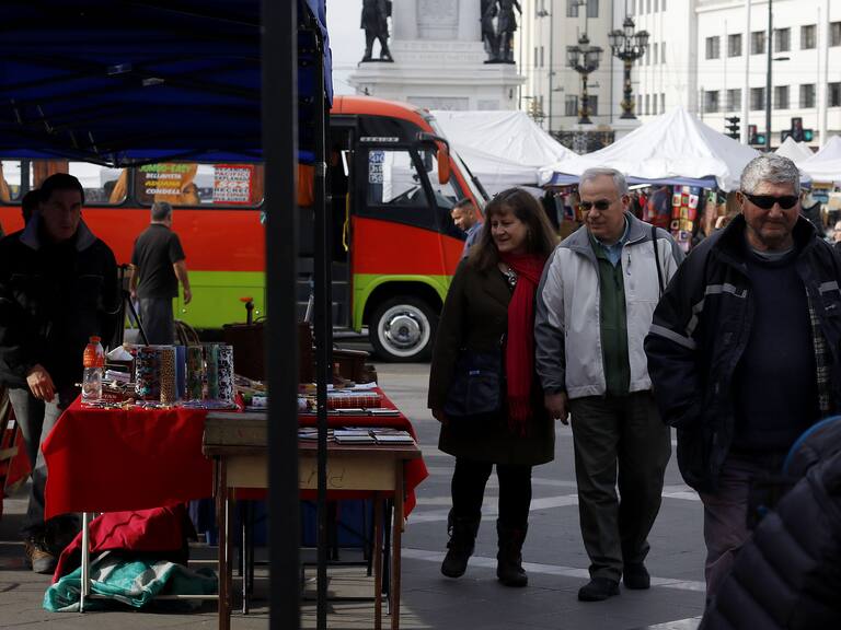 20 DE JULIO DE 2019/VALPARAISO
Turistas pasean por la Plaza Sotomayor de Valparaíso en medio de las vacaciones de invierno.
FOTO: LEONARDO RUBILAR CHANDIA/AGENCIAUNO