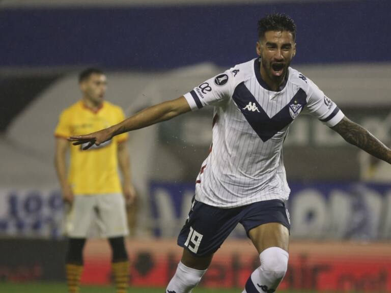 Juan Martín Lucero y Esteban Pavez asoman como posibles refuerzos de Colo Colo para la próxima temporada