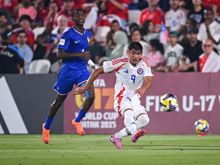 Francia saca a relucir su juego en balón detenido para amargar el debut de Chile en el Mundial Sub 17