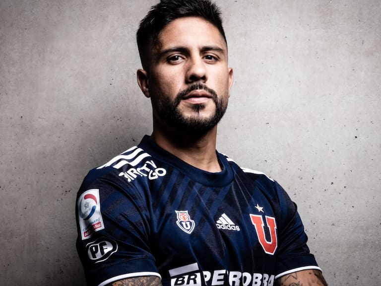Ramón Arias se calzó la camiseta de la U: «Estoy muy contento por este paso, de estar en el club más importante de Chile»