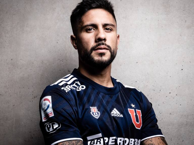 Ramón Arias se calzó la camiseta de la U: «Estoy muy contento por este paso, de estar en el club más importante de Chile»