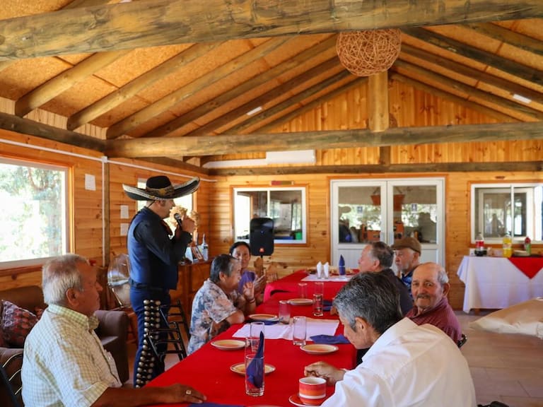 El drama de adultos mayores vulnerables de Las Cabras: centro de día donde se atienden quedaría sin financiamiento
