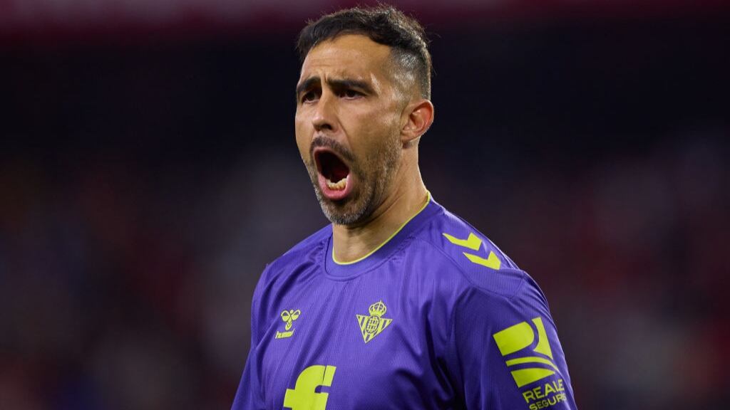 Manuel Pellegrini descarta a Claudio Bravo para recibir al Atlético de Madrid en la Liga Española