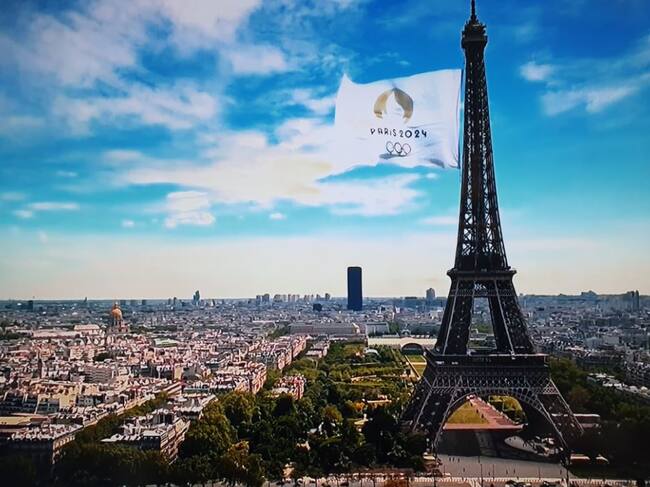 París 2024 hizo su espectacular presentación desde la Torre Eiffel