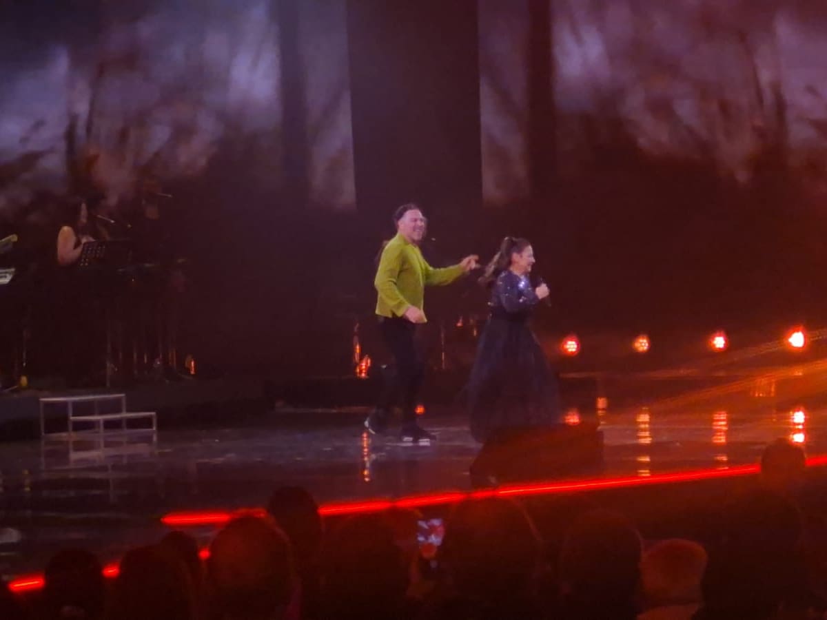 José Antonio Neme irrumpe en pleno show de Gloria Estefan en Viña 2026 y desata ola de críticas en redes