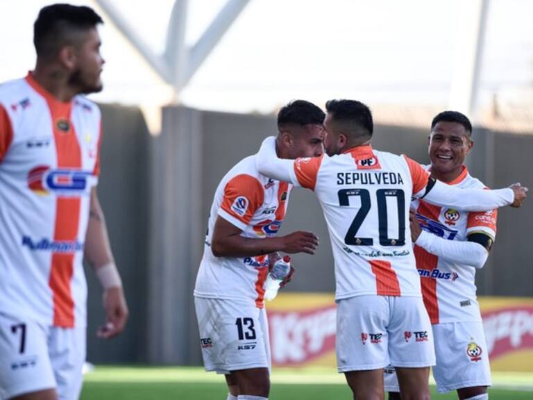 Cobresal se repuso de la derrota ante Curicó con sólido triunfo sobre Unión La Calera en el Nicolás Chahuán