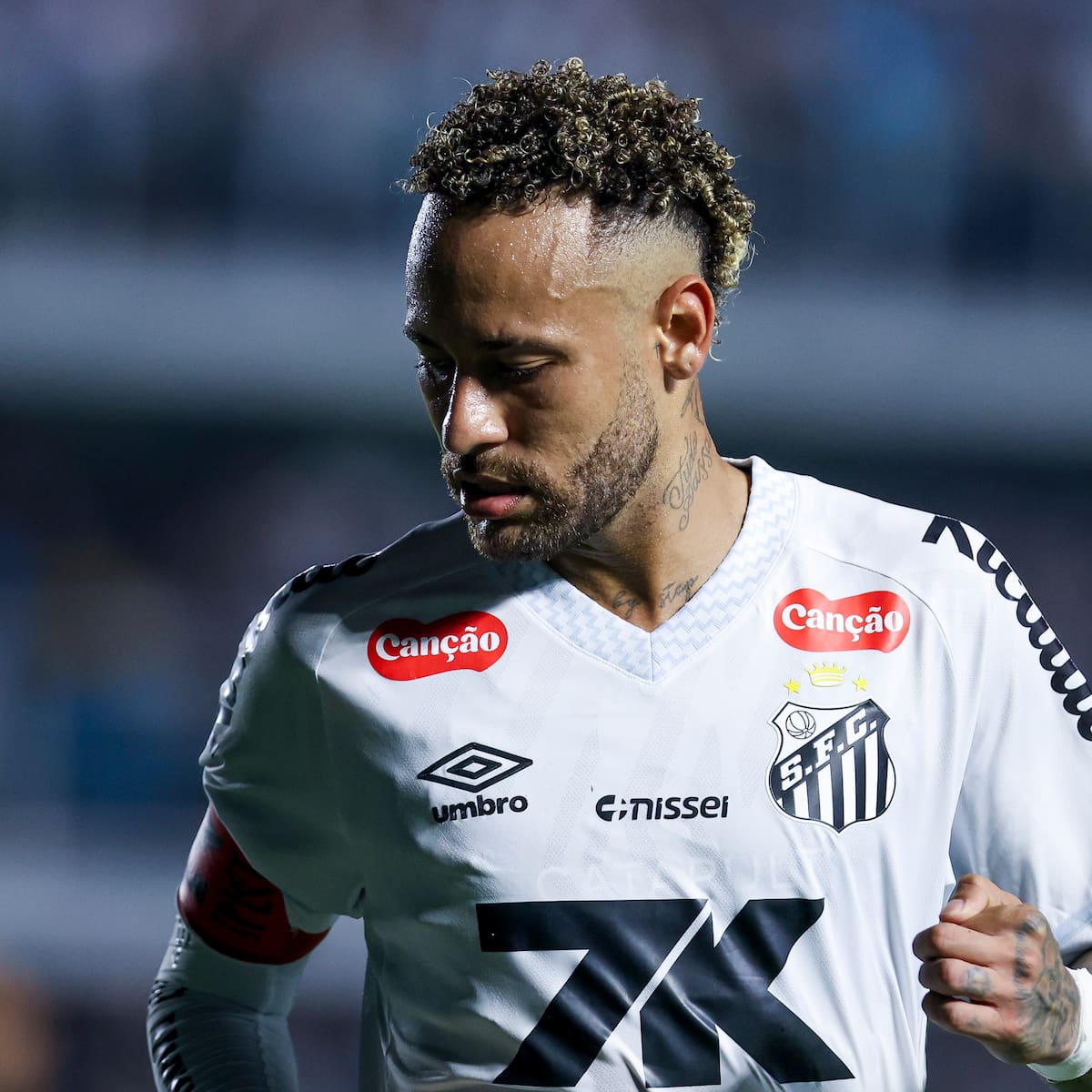De héroe, a villano: Neymar volvió al gol en Santos, pero cometió un error y su equipo lo pagó caro