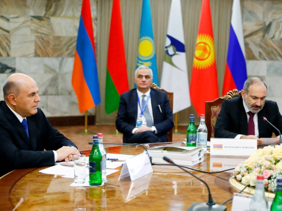 Armenia y Azerbaiyán suspenden por 12 días su enfrentamiento en Nagorno Karabaj