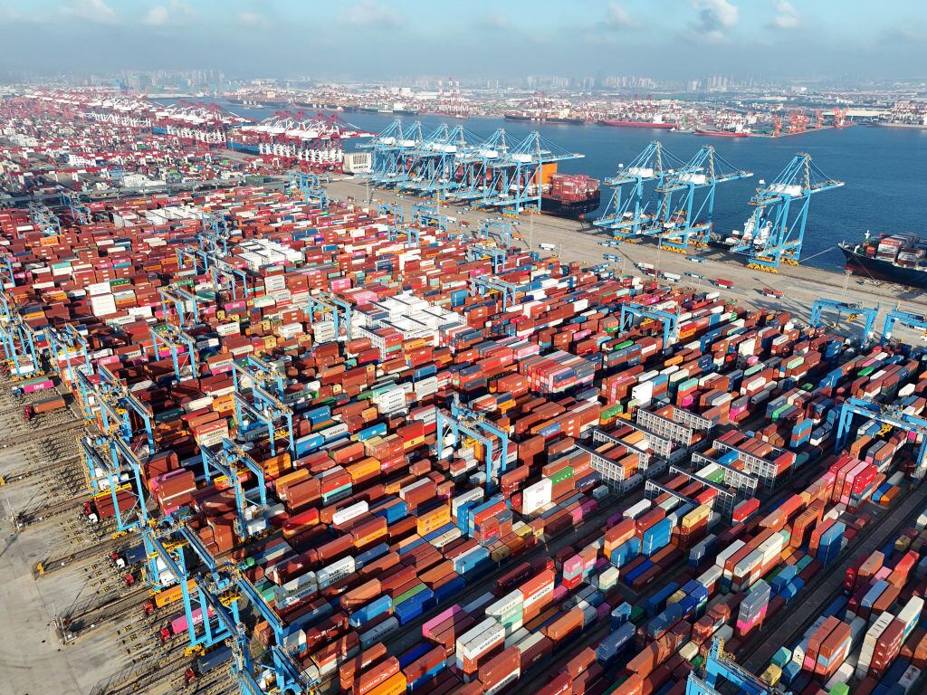 Puerto de Qingdao en China muestra su capacidad de exportación