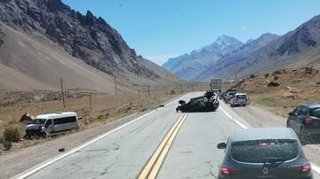 Pareja de chilenos muere tras chocar y volcar en Argentina: accidente causó el cierre del paso Los Libertadores