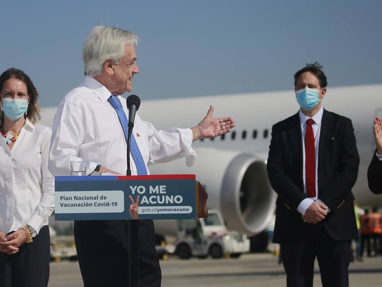 Presidente Piñera recibió cargamento de vacunas Sinovac