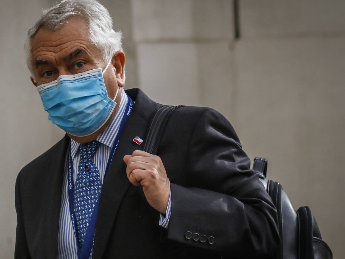 Ministro Paris explicó alza de contagios de Covid-19 en el país por feriado de Navidad y aseguró que «el promedio de los últimos días es de solo 41 fallecidos diarios»