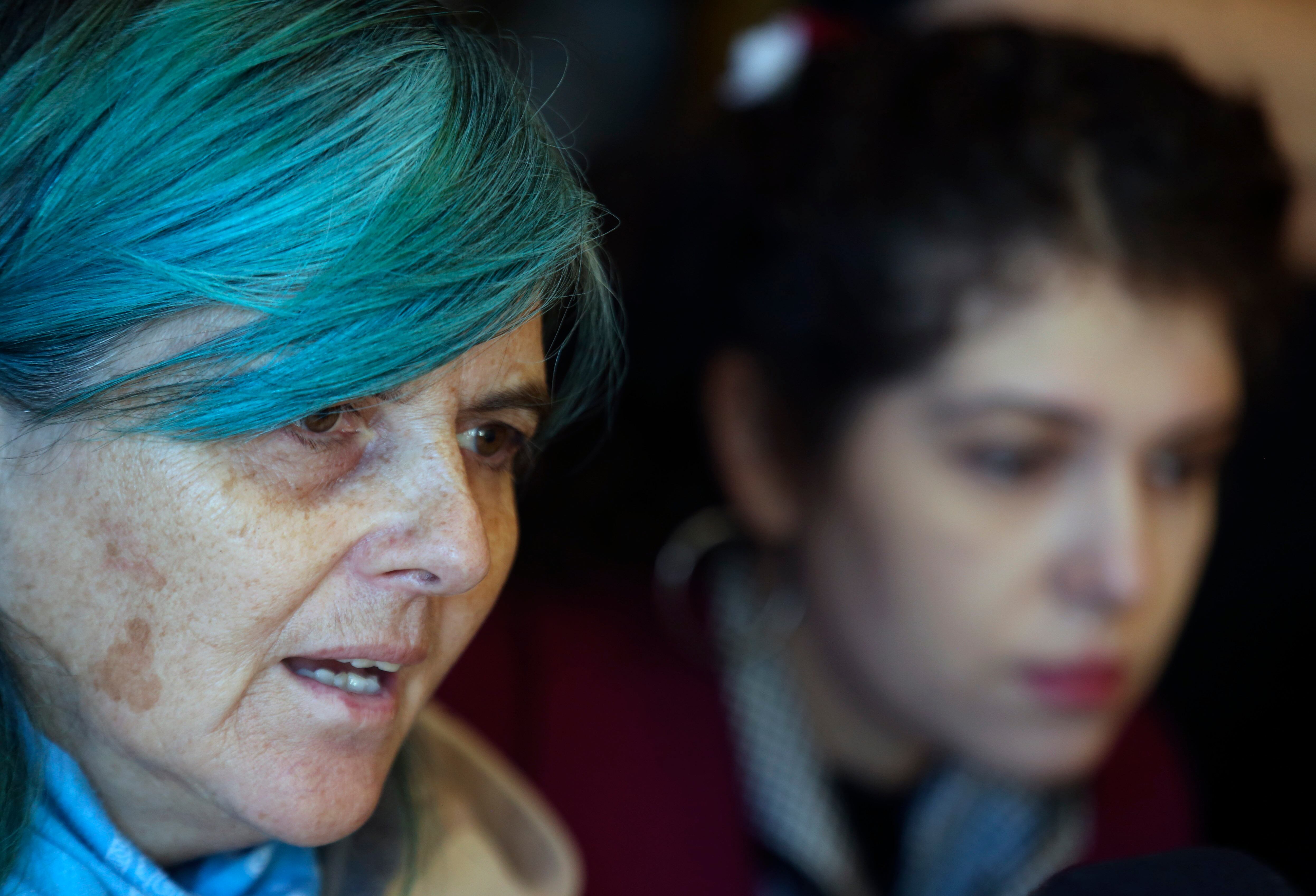 24 de Julio del 2018/SANTIAGO Ex ministras, acadmicas, dirigentas feministas y del mundo estudiantil denuncian ÒtergiversacinÓ de la denuncia realizada contra Carlos Carmona, ex presidente del Tribunal Constitucional, por la estudiante Sofa Brito, de la Facultad de Derecho de la Universidad de Chile. En imagen la activista feminista Kena Lorenzini (i).
FOTO:CRISTOBAL ESCOBAR/ AGENCIAUNO