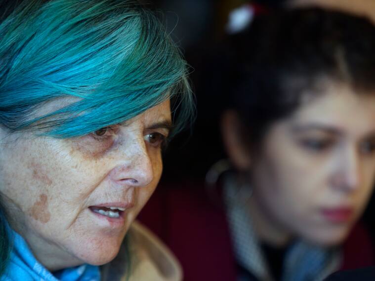 24 de Julio del 2018/SANTIAGO Ex ministras, acadmicas, dirigentas feministas y del mundo estudiantil denuncian ÒtergiversacinÓ de la denuncia realizada contra Carlos Carmona, ex presidente del Tribunal Constitucional, por la estudiante Sofa Brito, de la Facultad de Derecho de la Universidad de Chile. En imagen la activista feminista Kena Lorenzini (i).
FOTO:CRISTOBAL ESCOBAR/ AGENCIAUNO