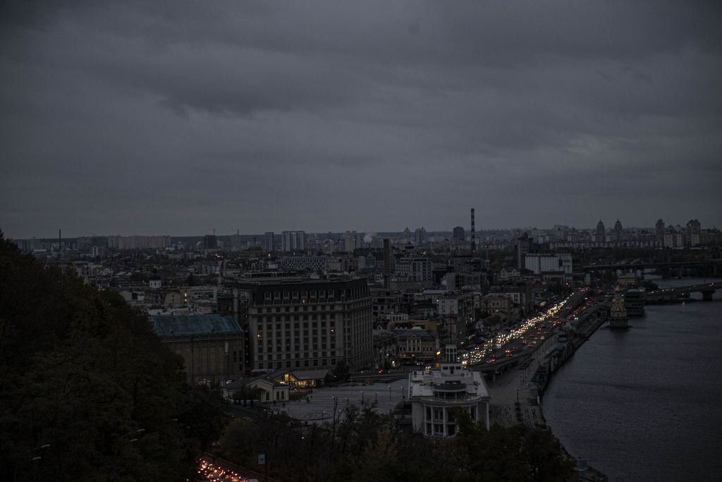 La ciudad de Kiev sin energía por los cortes de suministro en Ucrania