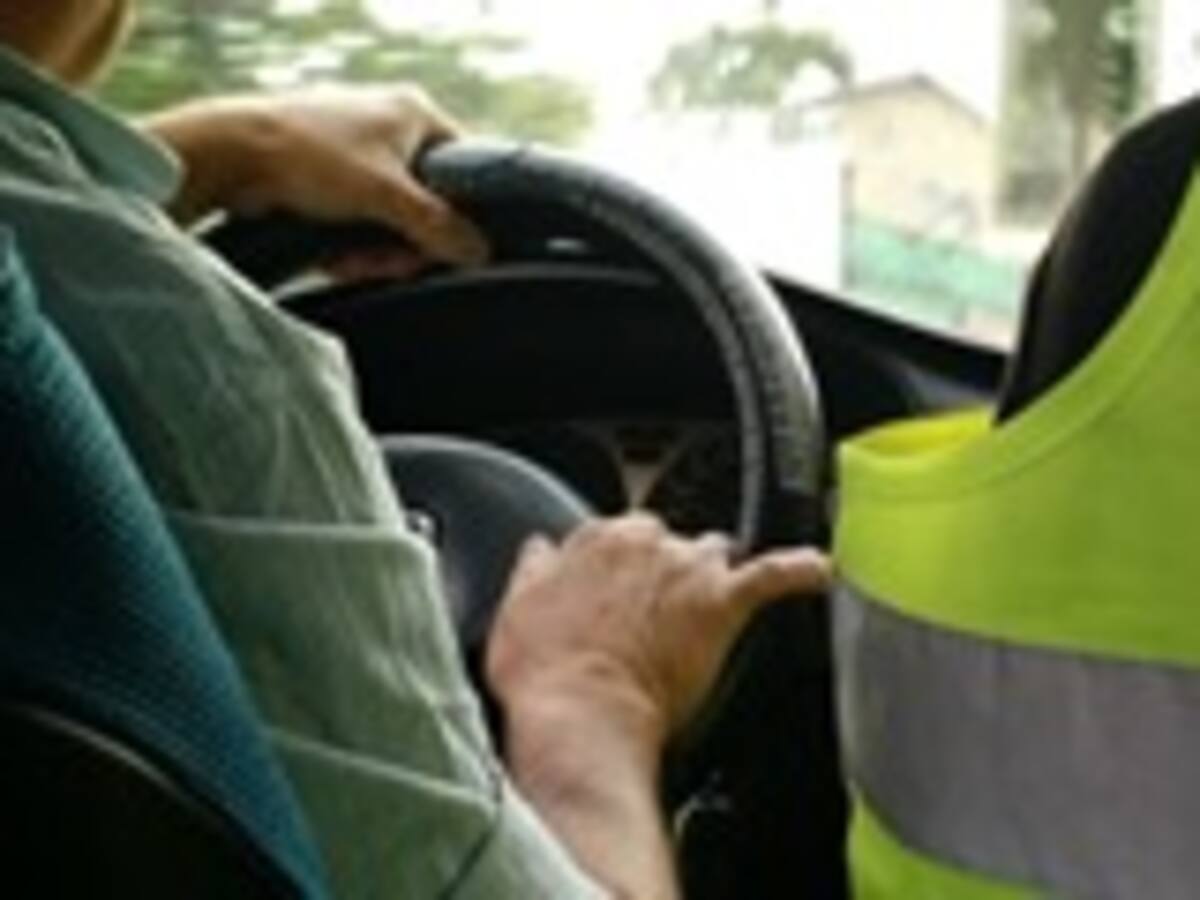 La mejor idea del verano: llevar el chaleco reflectante como copiloto