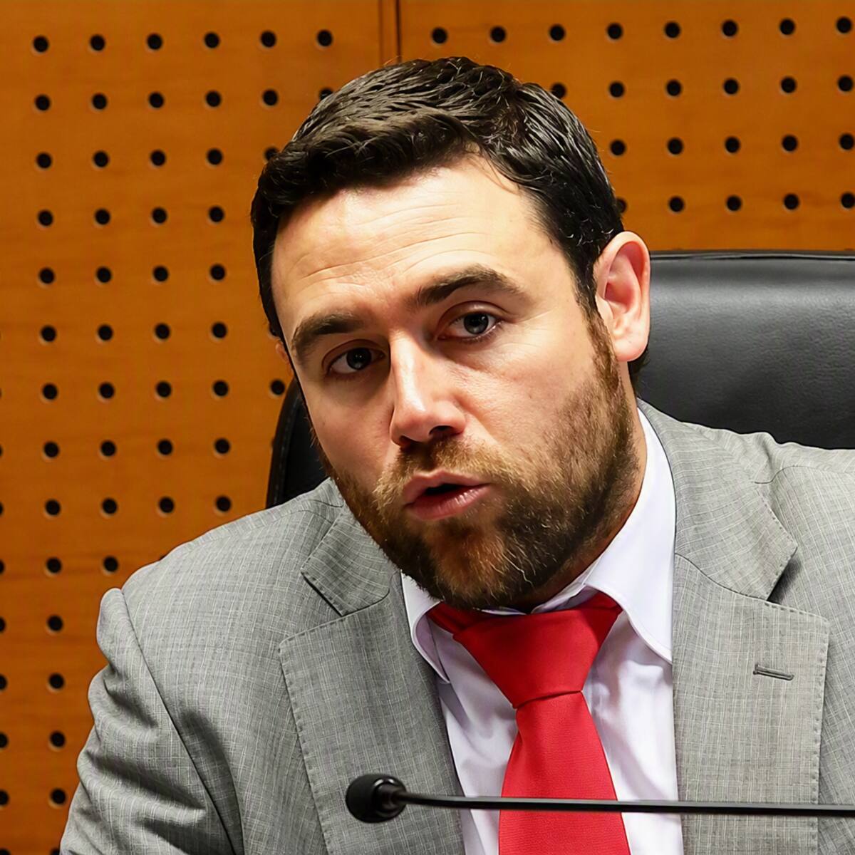 Fue al estadio dos veces pese a estar con licencia médica: el juez que enfrenta una posible censura