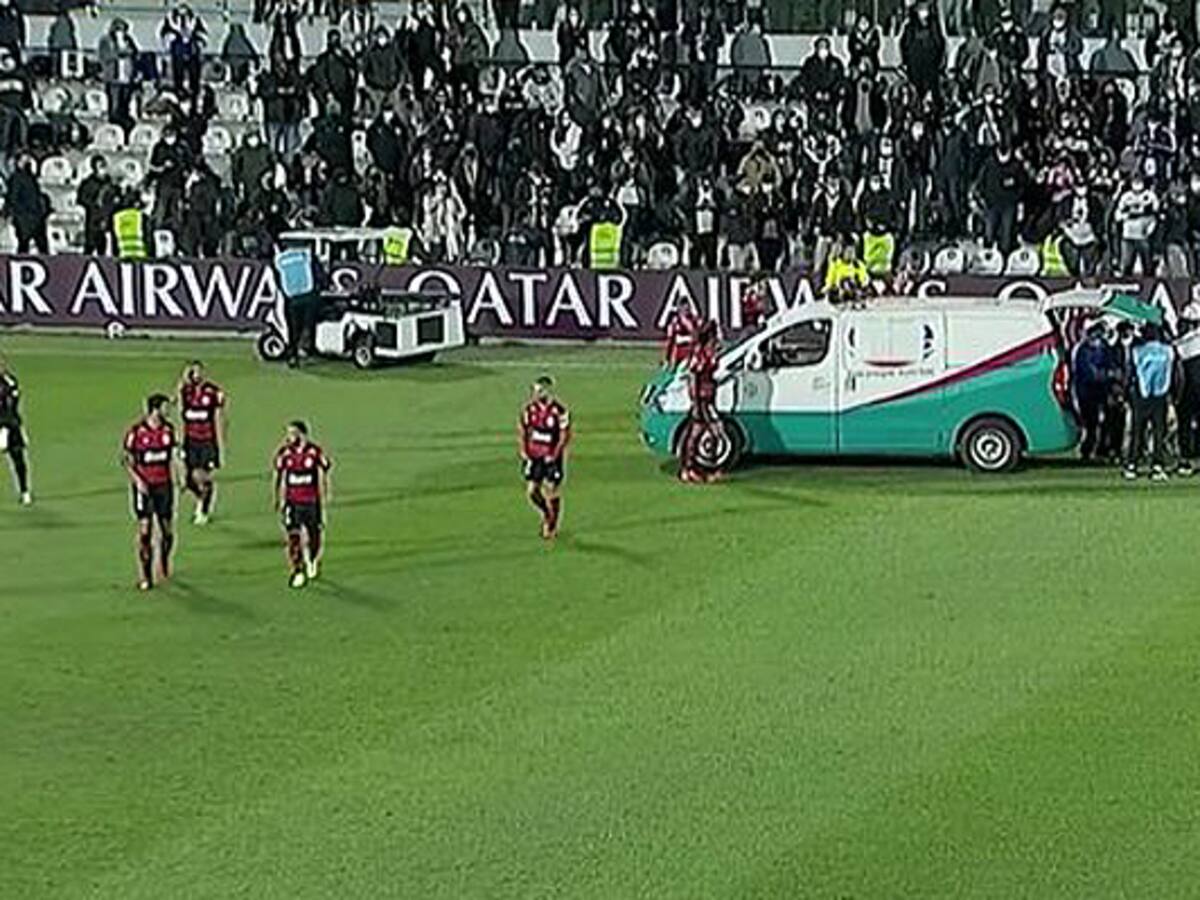 Jugador de Olimpia se desplomó en pleno partido ante el Flamengo tras recibir golpe de un rival