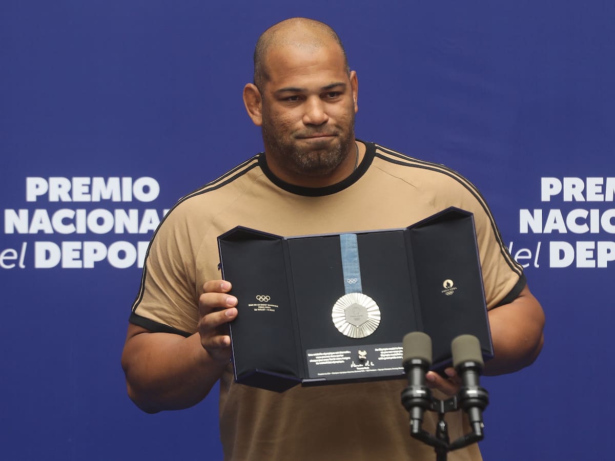 “Esto parecía imposible”: Yasmani Acosta recibe el Premio Nacional del Deporte 2024 y hace una petición al Presidente Boric
