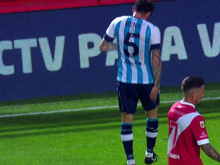 ¡Alarma en La Roja! Eugenio Mena salió lesionado en partido de Racing y sería baja para las Clasificatorias