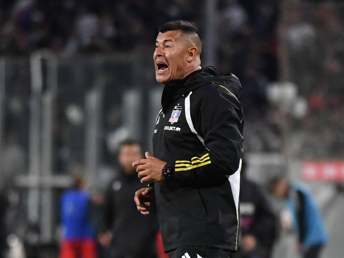 “No los voy a poner...”: La advertencia de Jorge Almirón por la demora de nuevos refuerzos para Colo Colo