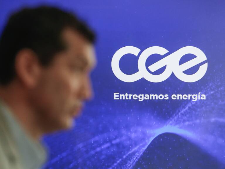 SEC aplica millonaria multa a CGE por retrasos en proyectos de energía renovable