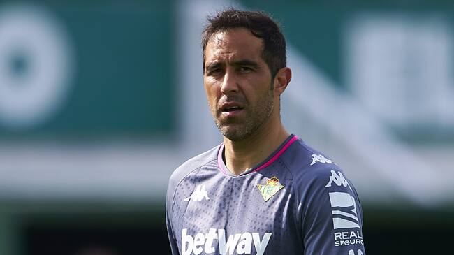 ELCHE, SPAIN - APRIL 04: Claudio Bravo of Real Betis looks on prior to the La Liga Santander match between Elche CF and Real Betis at Estadio Martinez Valero on April 04, 2021 in Elche, Spain. Sporting stadiums around Spain remain under strict restrictions due to the Coronavirus Pandemic as Government social distancing laws prohibit fans inside venues resulting in games being played behind closed doors. (Photo by Francisco MaciaQuality Sport Images/Getty Images)