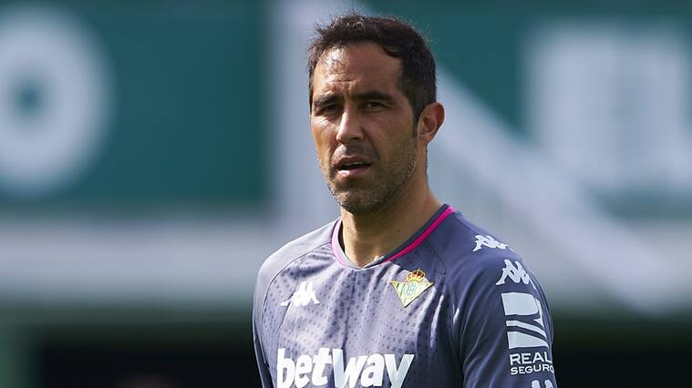 ELCHE, SPAIN - APRIL 04: Claudio Bravo of Real Betis looks on prior to the La Liga Santander match between Elche CF and Real Betis at Estadio Martinez Valero on April 04, 2021 in Elche, Spain. Sporting stadiums around Spain remain under strict restrictions due to the Coronavirus Pandemic as Government social distancing laws prohibit fans inside venues resulting in games being played behind closed doors. (Photo by Francisco MaciaQuality Sport Images/Getty Images)