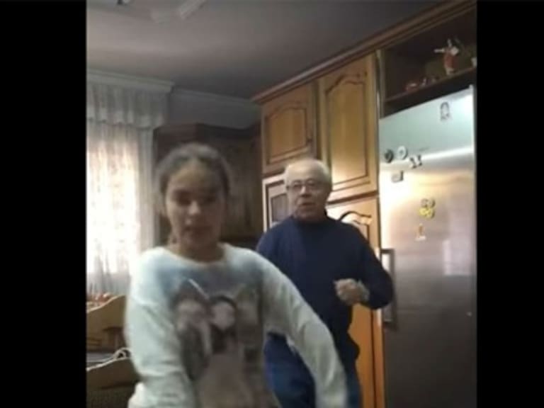 Abuelo trolea a su nieta bailando «Despacito» y es furor en redes sociales