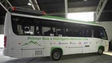 “Un ejemplo para el mundo”: así es el primer bus a hidrógeno fabricado en Chile