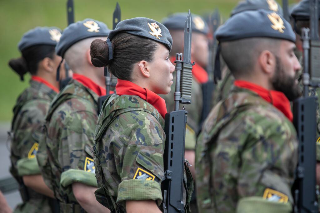 Soldados son parte de una parada militar en España