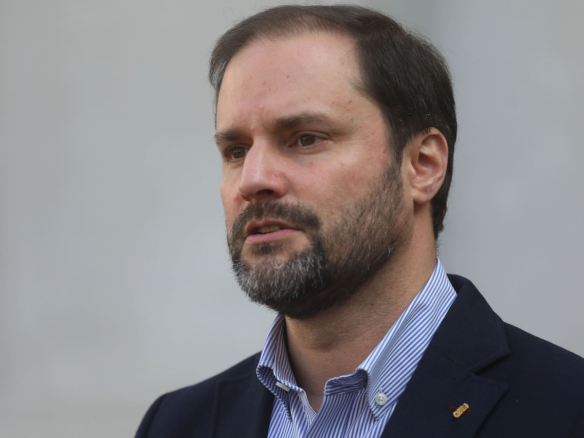 Providencia anuncia querella por homicidio frustrado tras ataque a balazos contra funcionarios municipales