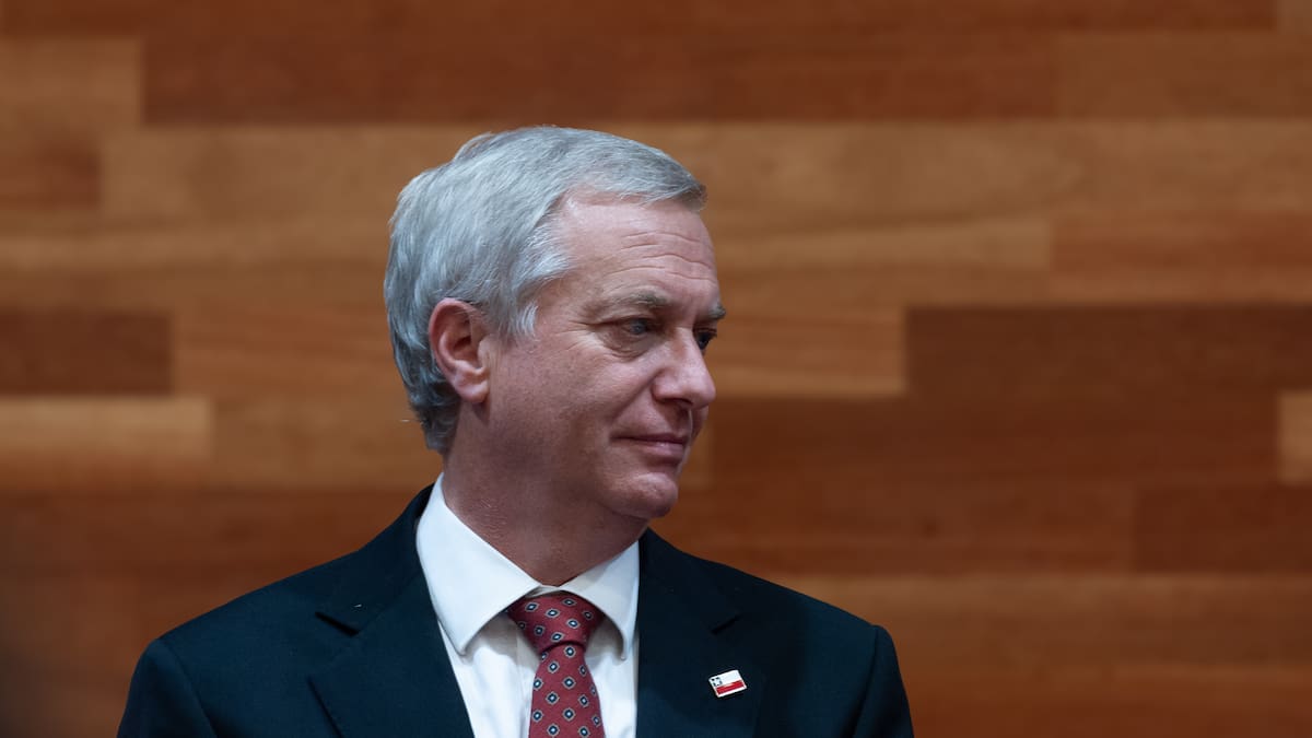 Presidente Kast admite “error por desconocimiento” tras polémico almuerzo con excompañeros en La Moneda