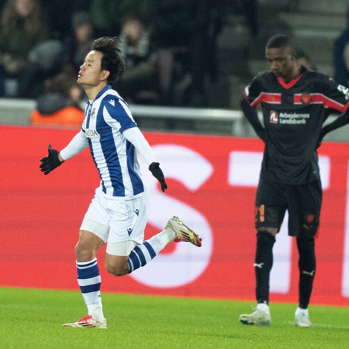 Darío Osorio jugó en dura caída del Midtjylland en los playoffs de la Europa League
