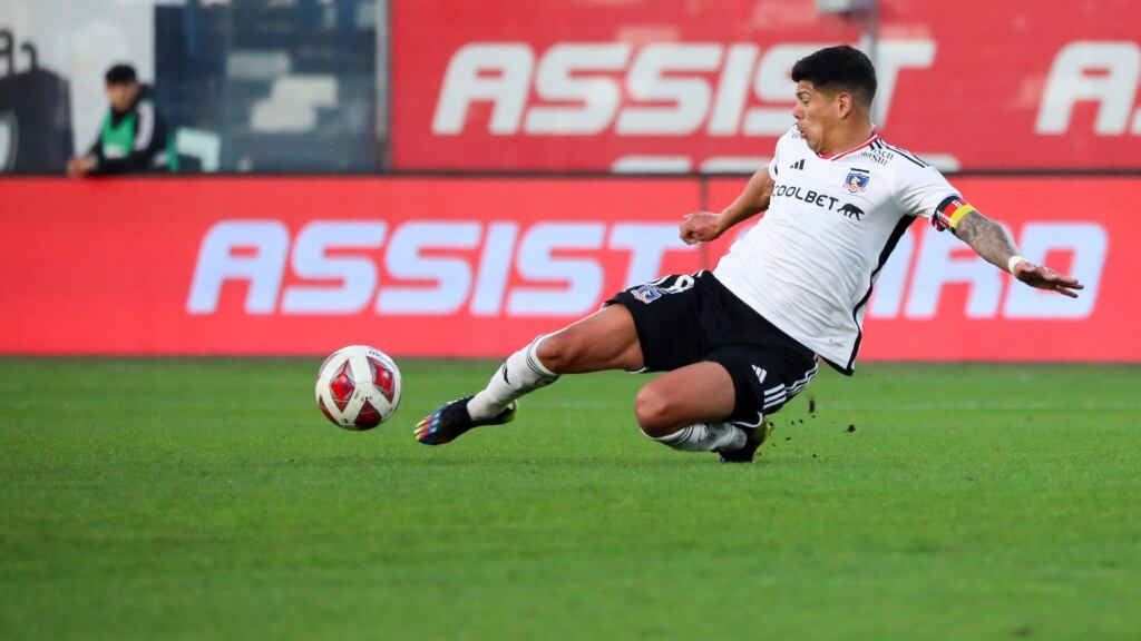Esteban Pavez aboga por la continuidad de Gustavo Quinteros en Colo Colo: "No se me pasa otro entrenador que pueda suplirlo"