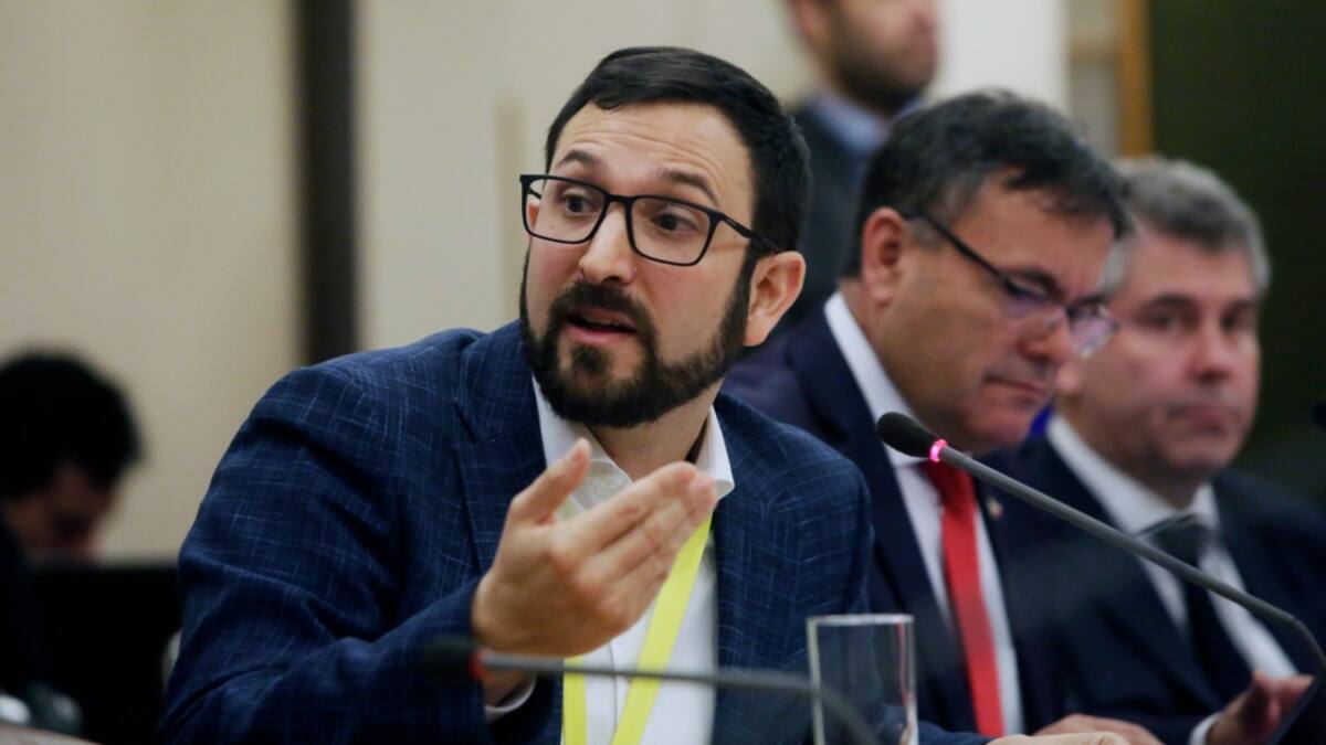 Crispi evitó responder: Comisión investigadora por caso Monsalve concluye abruptamente y pedirán multa a Contraloría