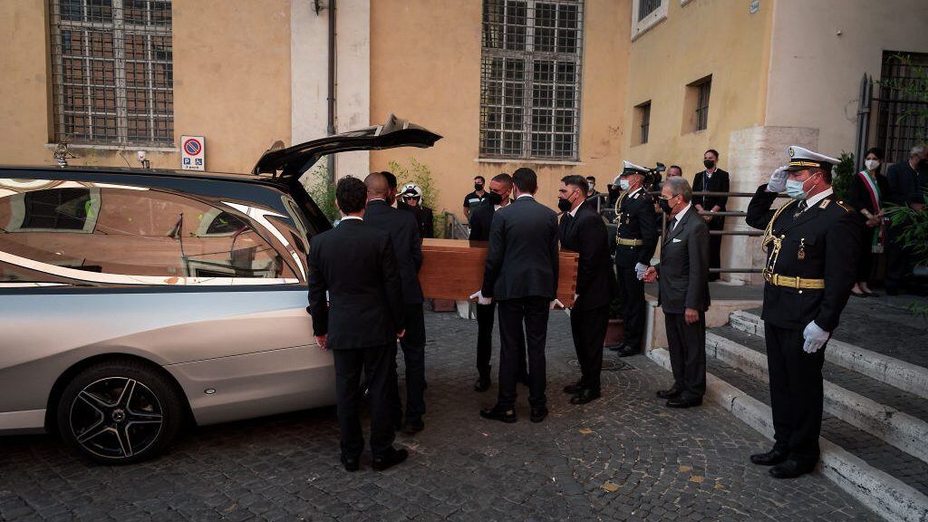 Raffaella Carrà fue velada en capilla ardiente instalada en Roma