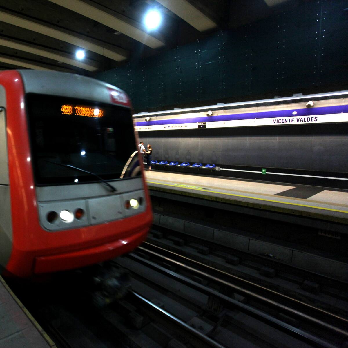Metro de Santiago restablece servicio de Línea 4 tras cierre de estaciones: así funciona el servicio hoy